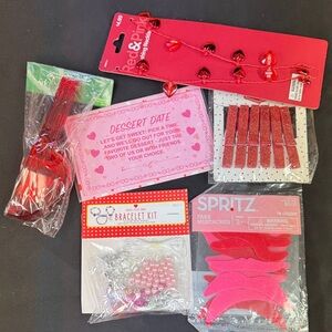 Valentine's Day Craft Kit with Accessories Couple Coupons scoops necklace new